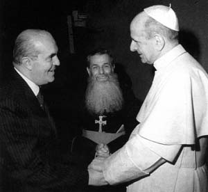 Paolo VI riceve Marcello Candia e mons. Pirovano del PIME (1971)